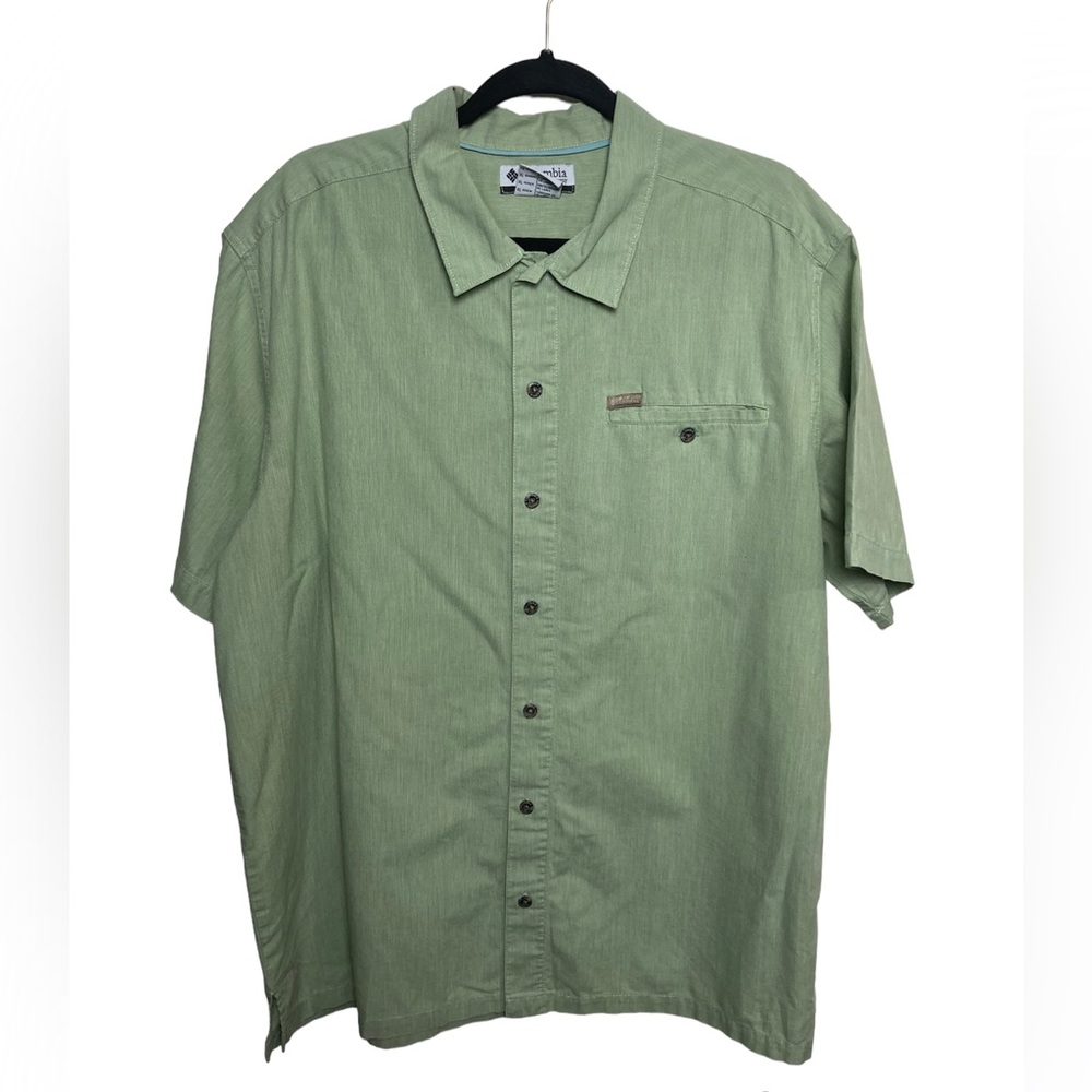 Columbia green short sleeve button up shirt. XL